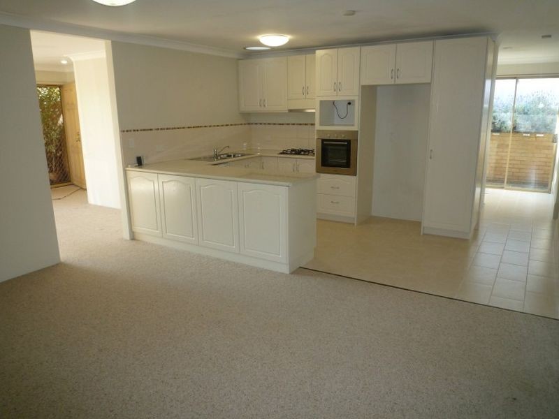 1A Berrigan Row, Halls Head WA 6210