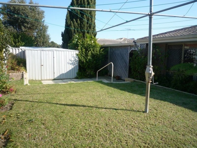 1A Berrigan Row, Halls Head WA 6210