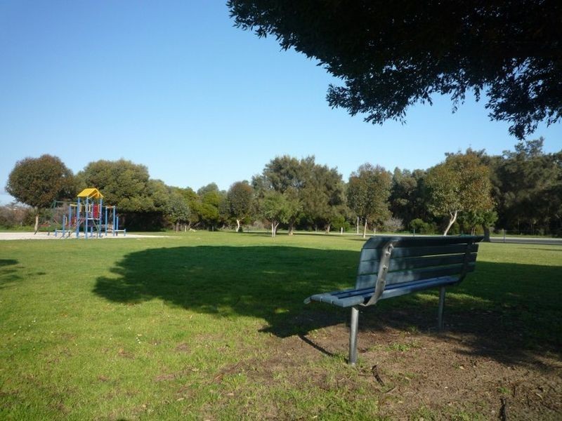 1A Berrigan Row, Halls Head WA 6210