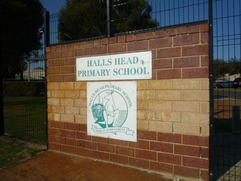 1A Berrigan Row, Halls Head WA 6210