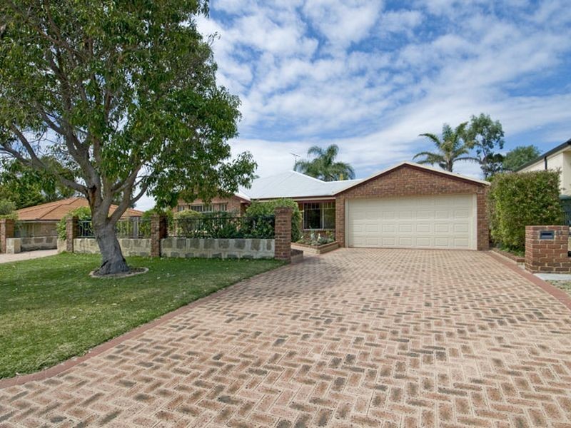 54 Casuarina Drive, Halls Head WA 6210