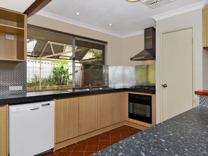 54 Casuarina Drive, Halls Head WA 6210