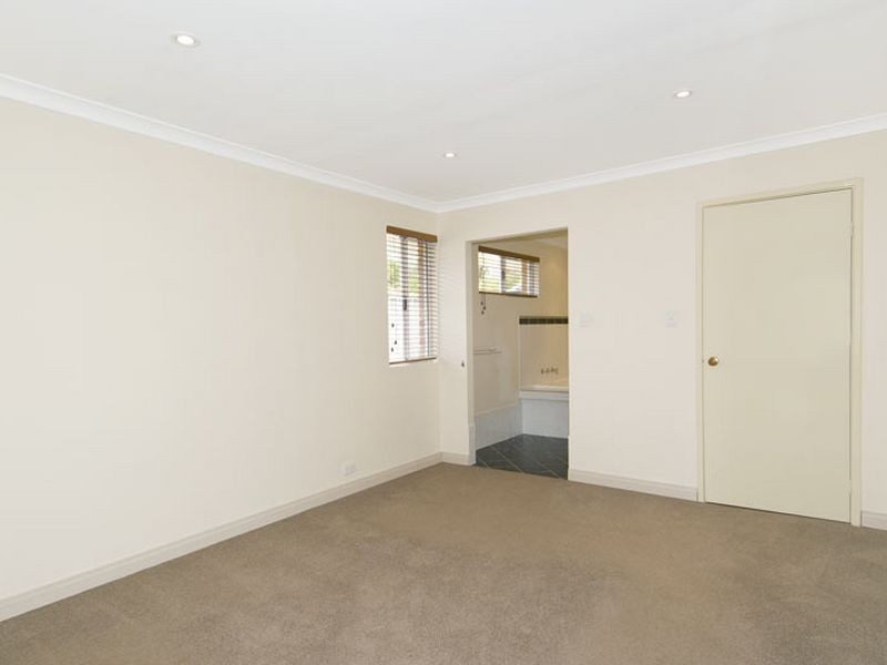 54 Casuarina Drive, Halls Head WA 6210
