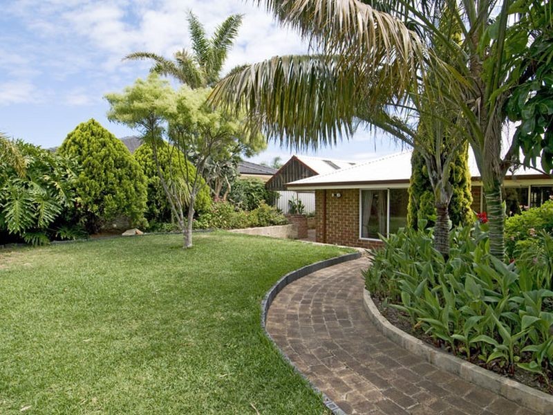 54 Casuarina Drive, Halls Head WA 6210