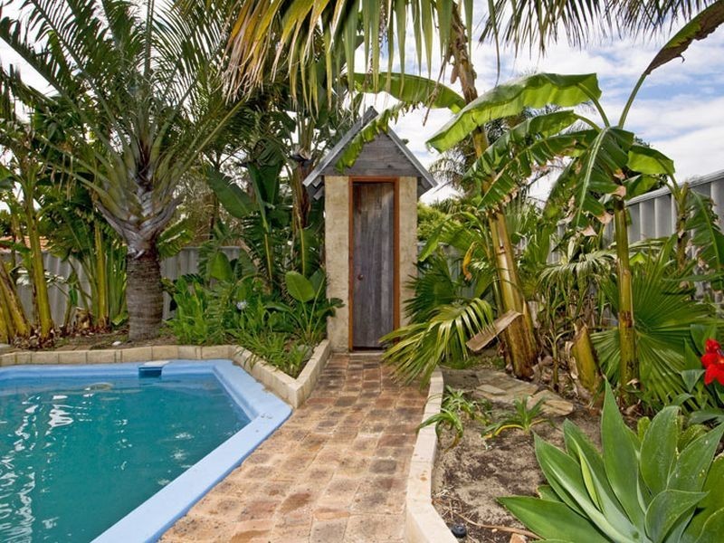 54 Casuarina Drive, Halls Head WA 6210