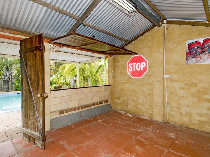54 Casuarina Drive, Halls Head WA 6210