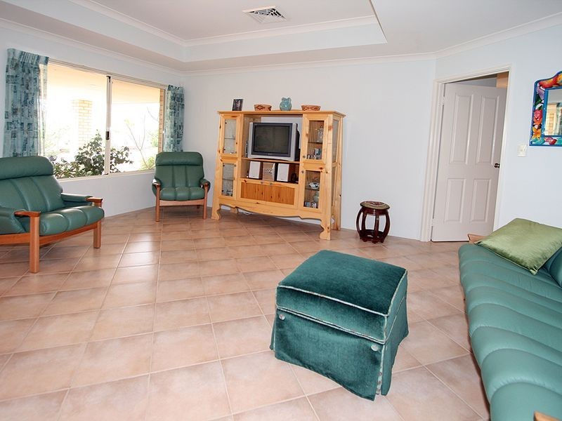 7 Batavia Avenue, Wannanup WA 6210