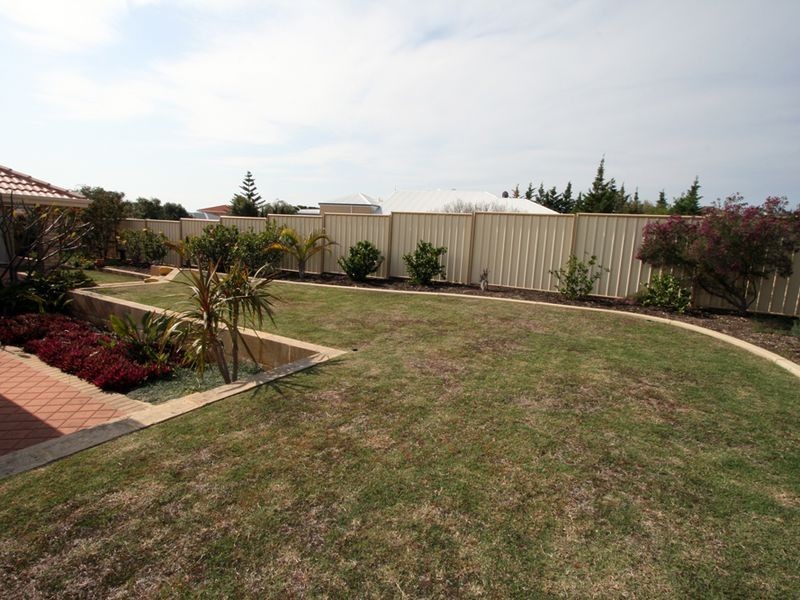 7 Batavia Avenue, Wannanup WA 6210