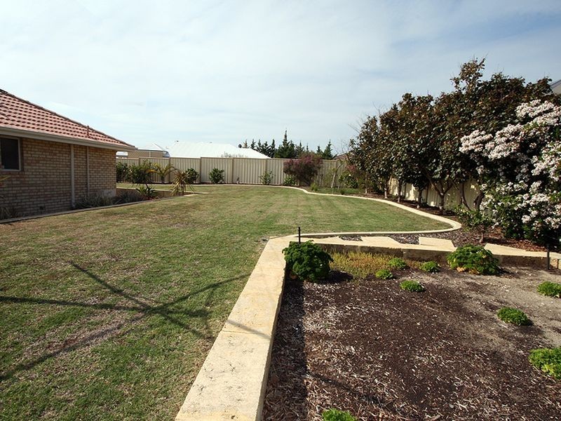 7 Batavia Avenue, Wannanup WA 6210