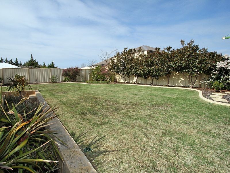 7 Batavia Avenue, Wannanup WA 6210