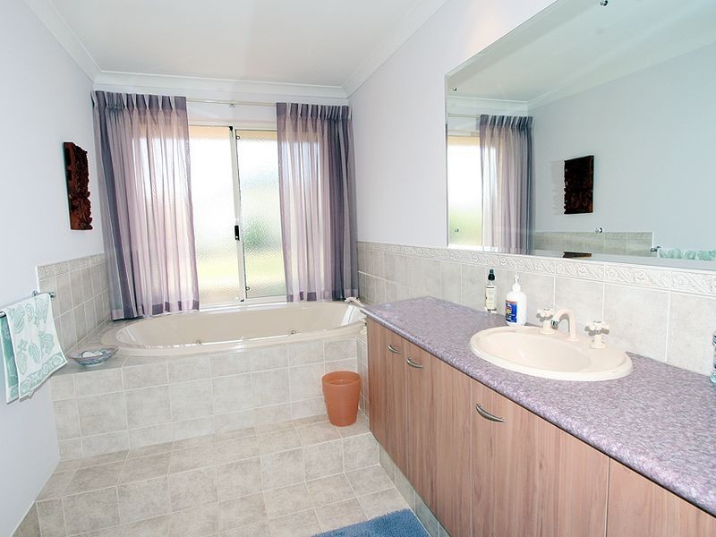 7 Batavia Avenue, Wannanup WA 6210