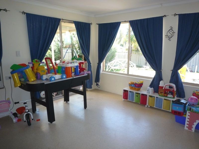 6 Muntries Place, Halls Head WA 6210