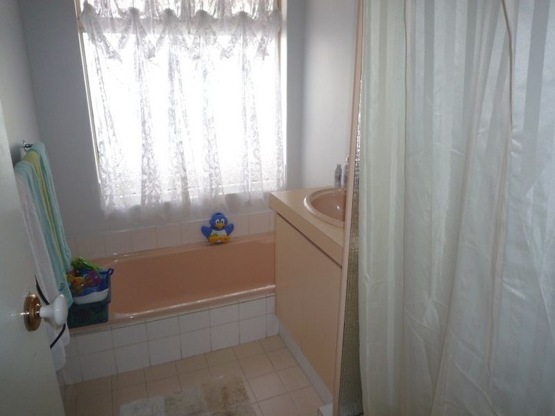 6 Muntries Place, Halls Head WA 6210