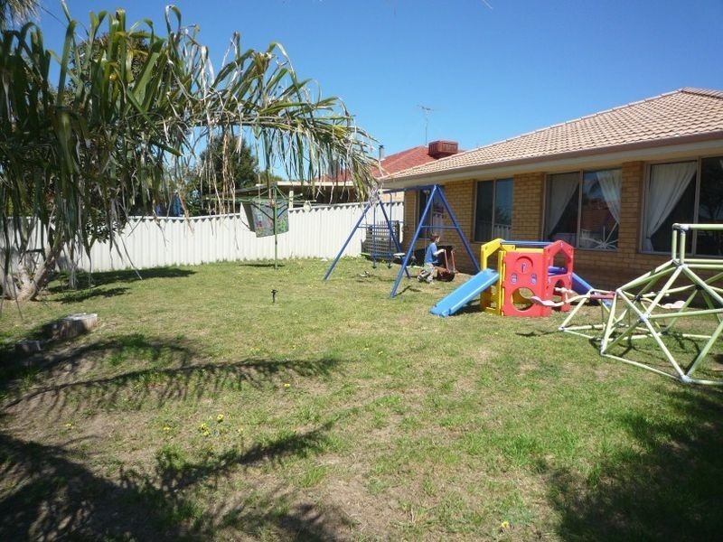 6 Muntries Place, Halls Head WA 6210