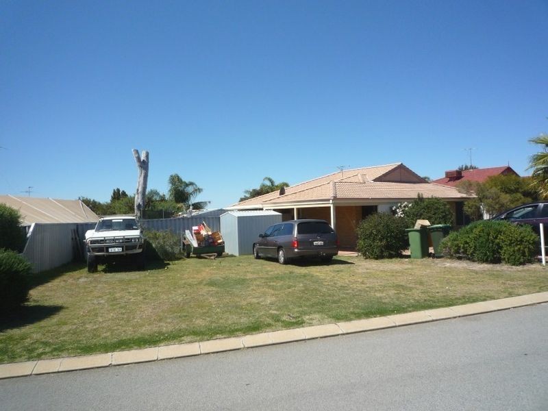 6 Muntries Place, Halls Head WA 6210