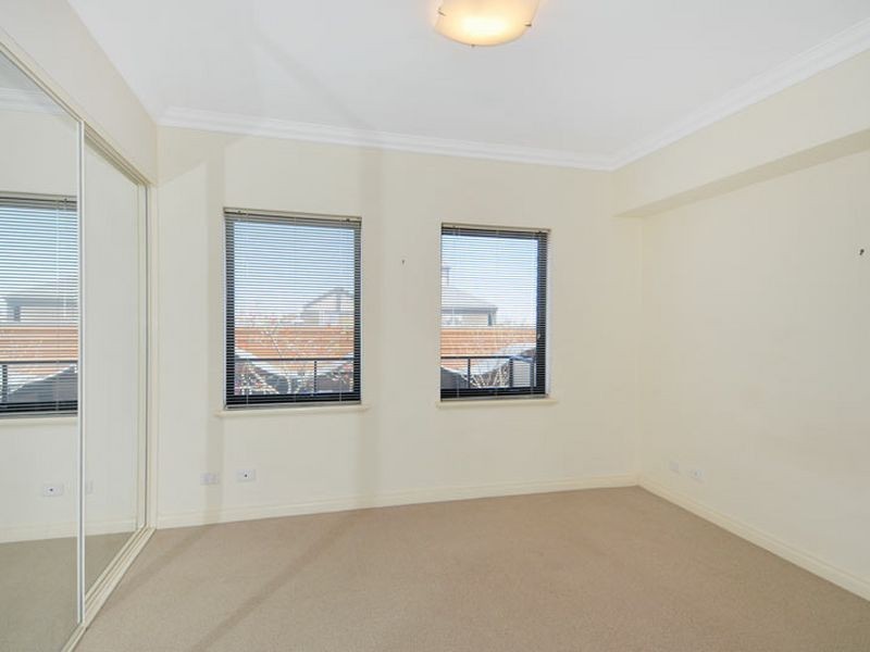 1/37 Dolphin Drive, Mandurah WA 6210