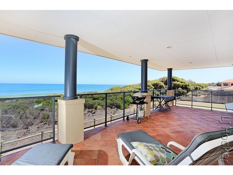 11 Sandy Cove, Halls Head WA 6210