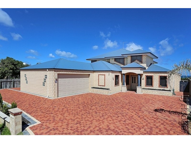 11 Sandy Cove, Halls Head WA 6210