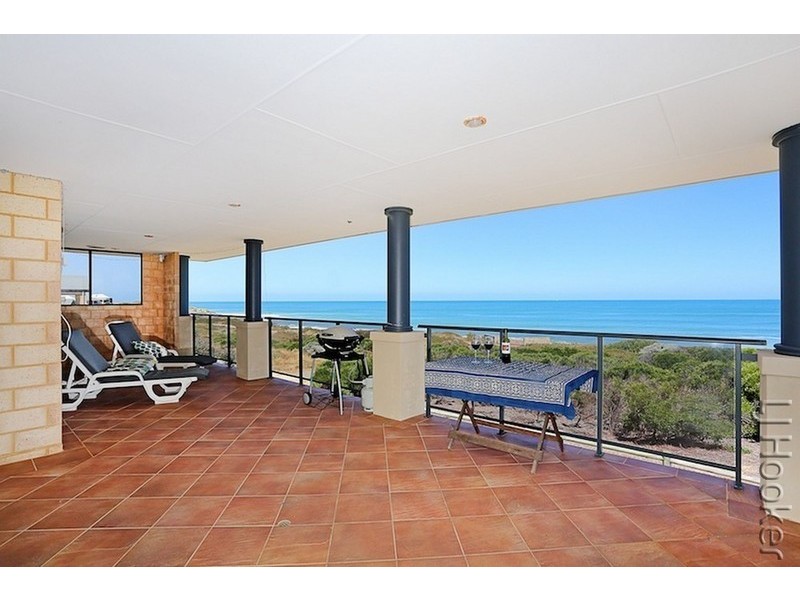 11 Sandy Cove, Halls Head WA 6210