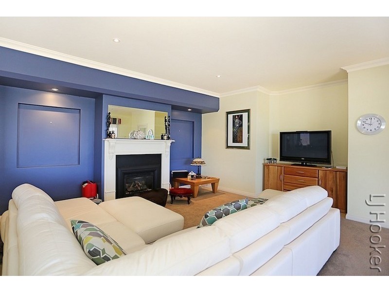 11 Sandy Cove, Halls Head WA 6210