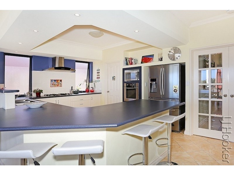 11 Sandy Cove, Halls Head WA 6210