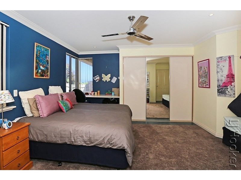 11 Sandy Cove, Halls Head WA 6210