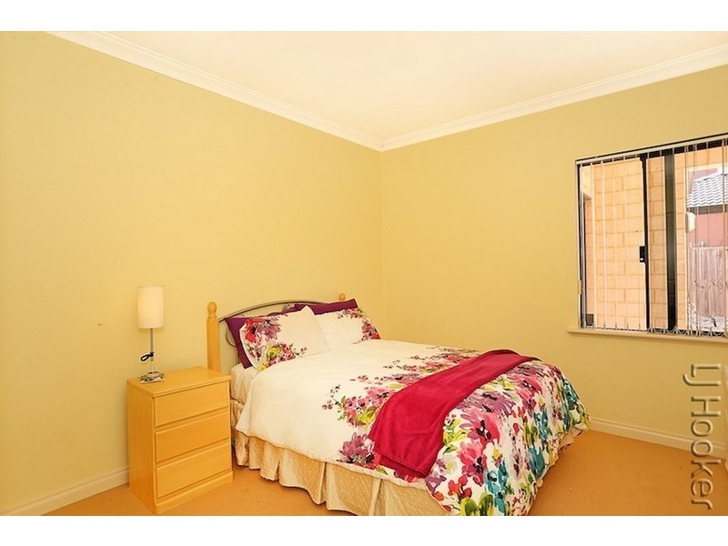11 Sandy Cove, Halls Head WA 6210