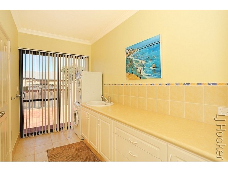 11 Sandy Cove, Halls Head WA 6210