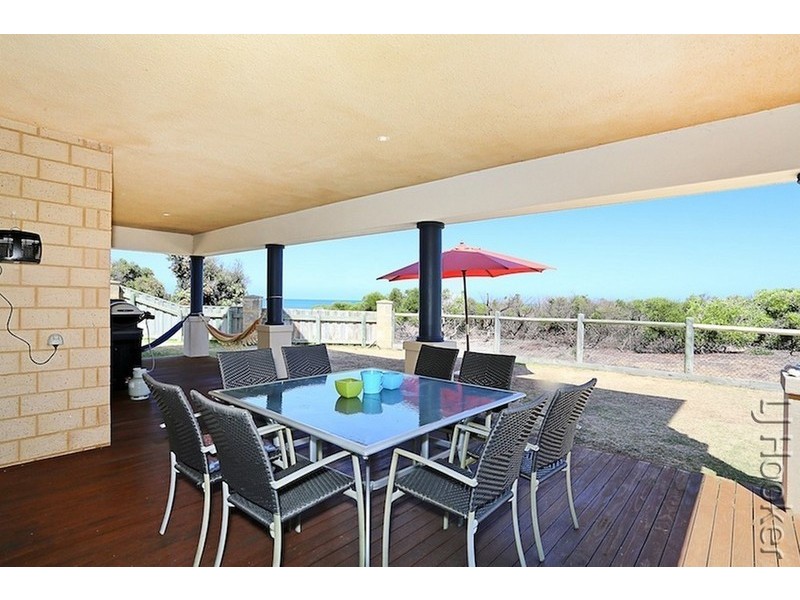 11 Sandy Cove, Halls Head WA 6210