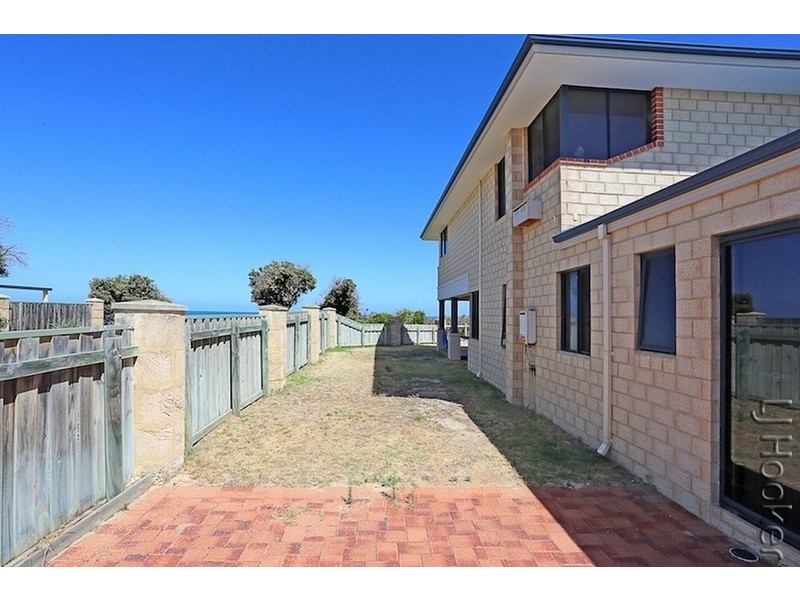 11 Sandy Cove, Halls Head WA 6210