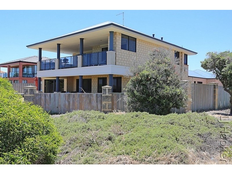 11 Sandy Cove, Halls Head WA 6210