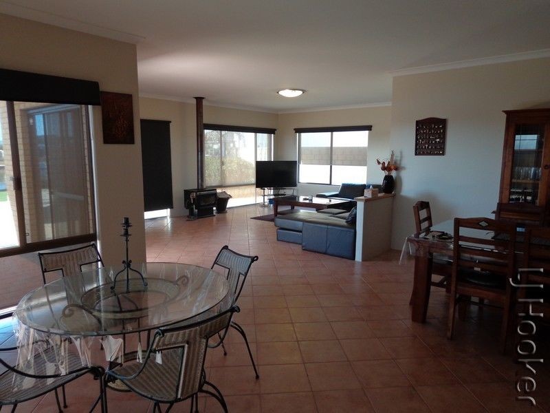 77 Kiap Road, South Yunderup WA 6208