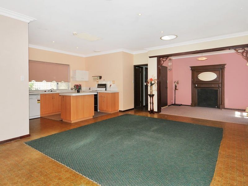 6 Armstrong Street, Halls Head WA 6210