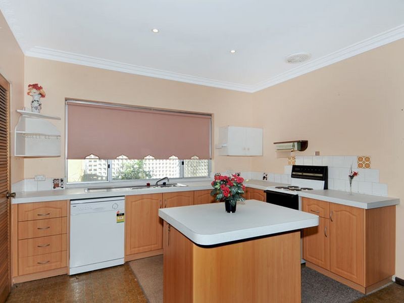 6 Armstrong Street, Halls Head WA 6210