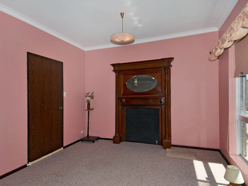 6 Armstrong Street, Halls Head WA 6210