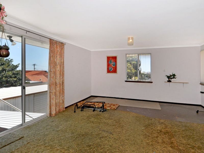 6 Armstrong Street, Halls Head WA 6210