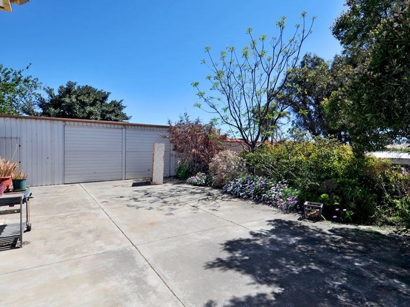 6 Armstrong Street, Halls Head WA 6210
