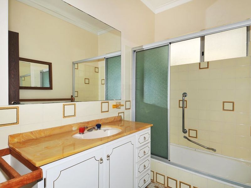 6 Armstrong Street, Halls Head WA 6210