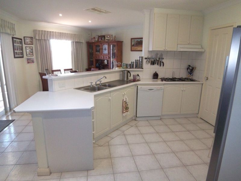 2B Galleon Close, Halls Head WA 6210