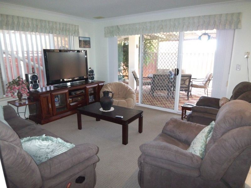 2B Galleon Close, Halls Head WA 6210
