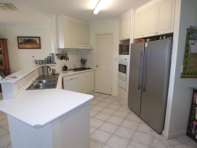 2B Galleon Close, Halls Head WA 6210
