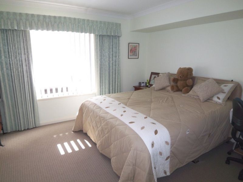 2B Galleon Close, Halls Head WA 6210