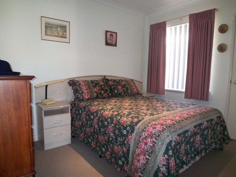 2B Galleon Close, Halls Head WA 6210