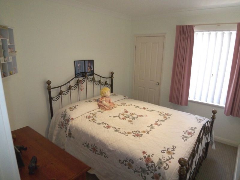 2B Galleon Close, Halls Head WA 6210