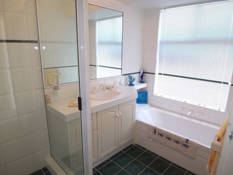 2B Galleon Close, Halls Head WA 6210
