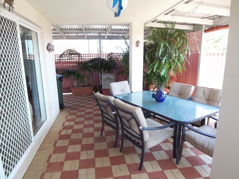 2B Galleon Close, Halls Head WA 6210