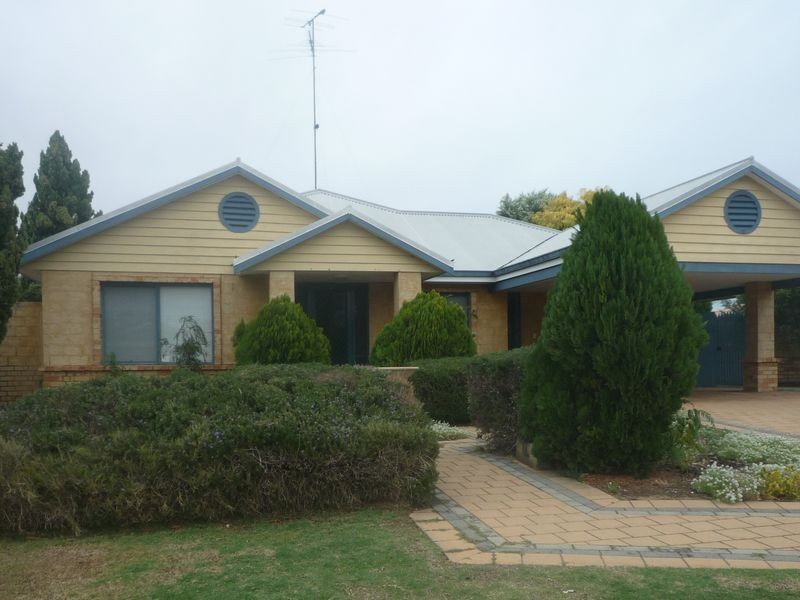 7 Suncrest Meander, Meadow Springs WA 6210