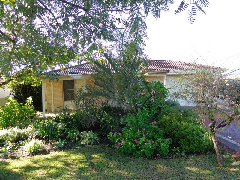 11 Lochinvar Street, Madora Bay WA 6210