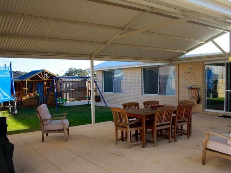 299 Peelwood Parade, Halls Head WA 6210