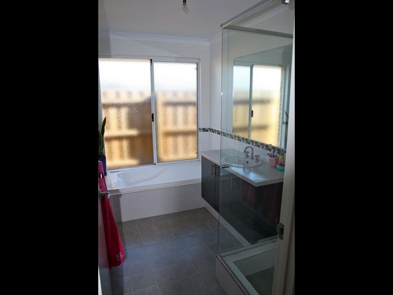 299 Peelwood Parade, Halls Head WA 6210